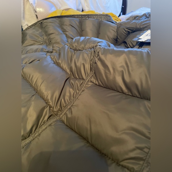 Green Gap puffer vest - Picture 8 of 9